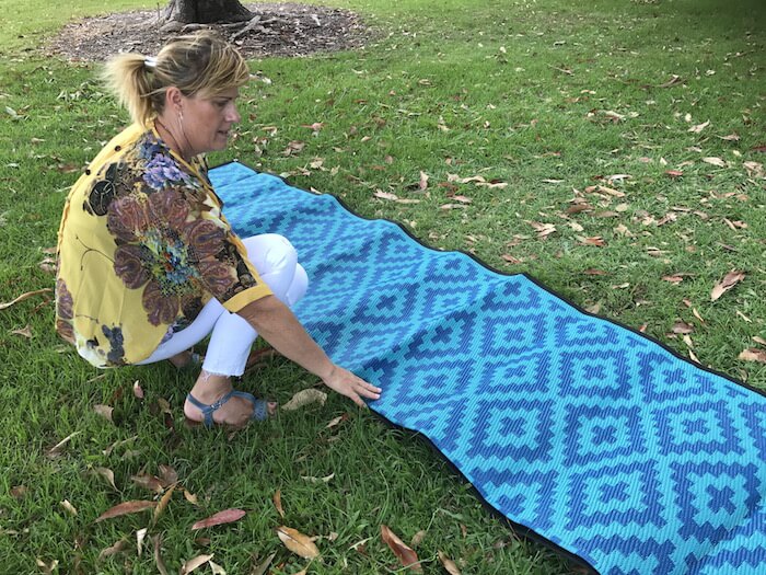 how to fold an extra large mat by yourself