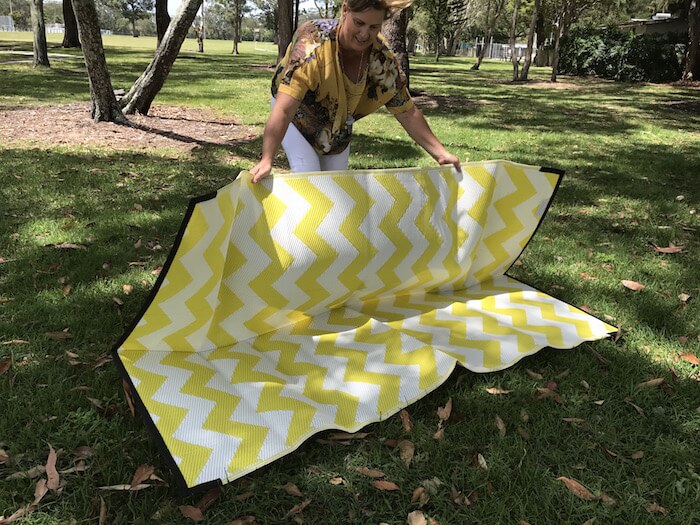 how to fold a square mat in half