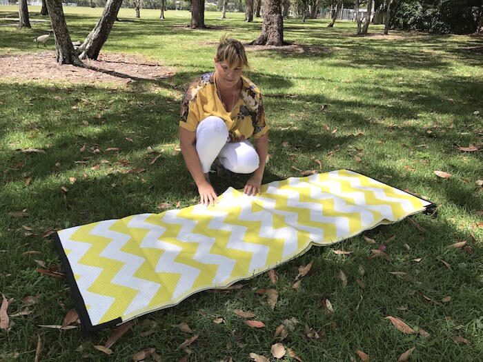 how to fold a square mat without breaking it