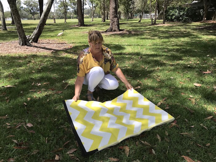 how to fold a square mat for the car