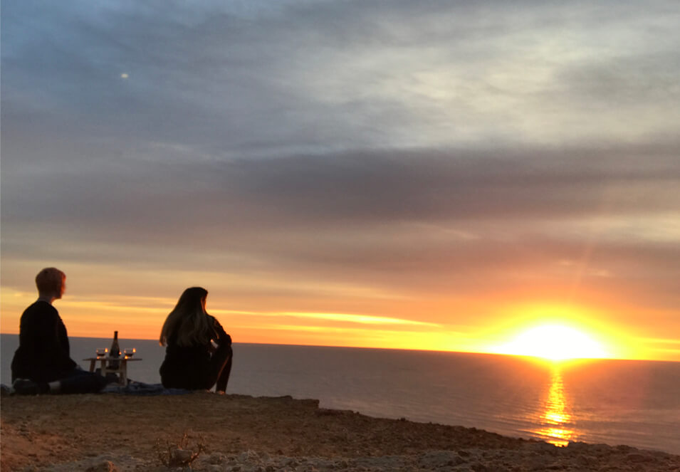 Romantic Beach Picnic Ideas for Valentine’s Day!