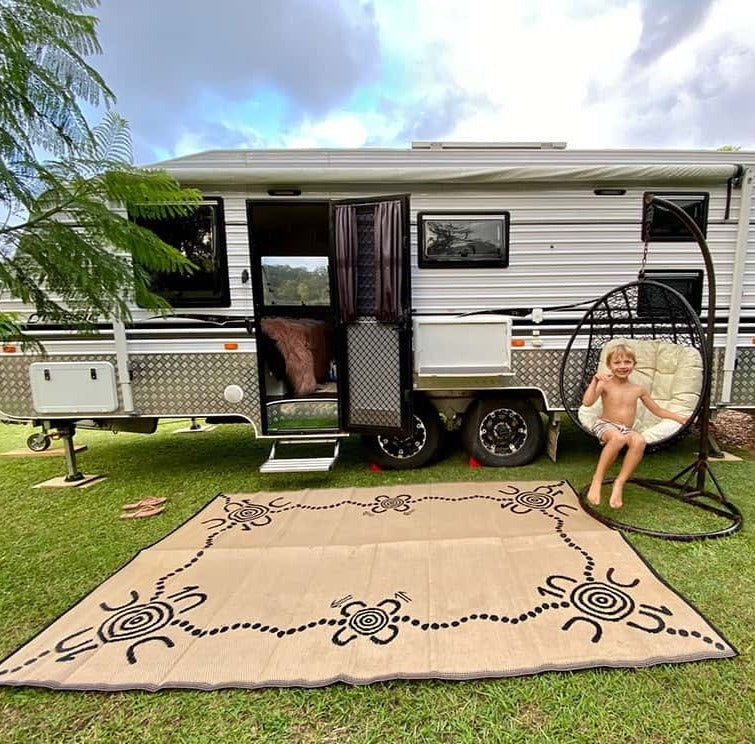 Tracks Mat 1.8m x 2.7m - Black/Fawn