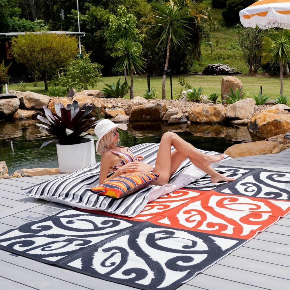Mangopare Mat 1.8m x 2.7m - Red/Black/White